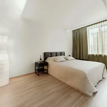 Apartment With Jacuzzi On Nezavisimosti 46 Minsk