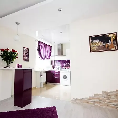 Apartment With Jacuzzi On Nezavisimosti 46