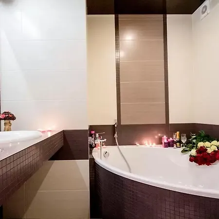 With Jacuzzi On Nezavisimosti 46